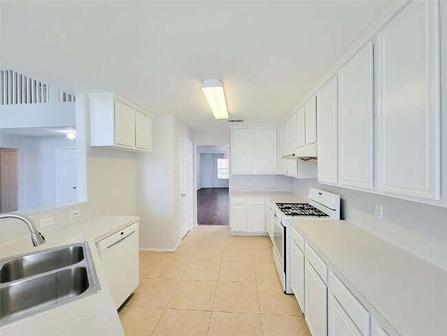 Building Photo - 6 Bedroom Home for Rent in Katy TX 77449 | Westfield | 3.5 Baths | 2-Car Garage