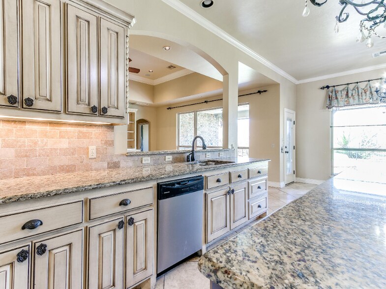 Building Photo - 2525 SE 13th St