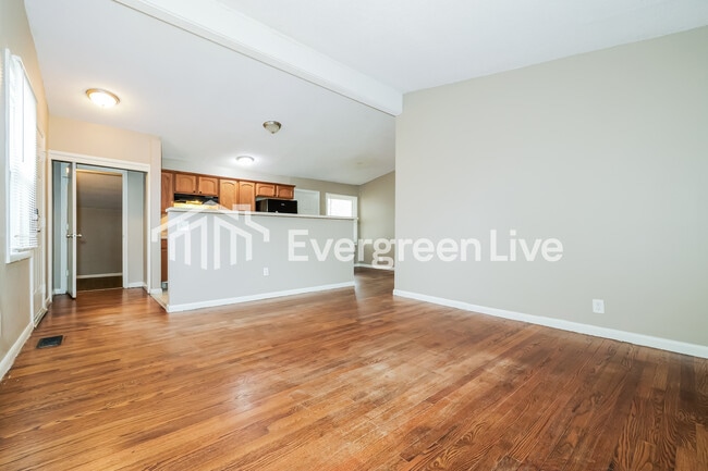 Building Photo - 6101 E 148th Ter