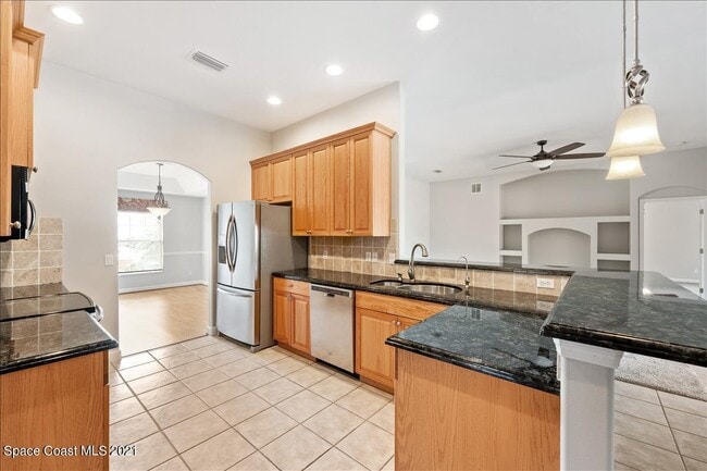 Building Photo - 5867 Treasure Ln