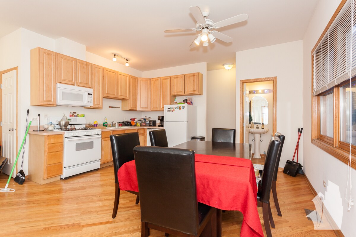 Building Photo - 1448 W Chicago Ave