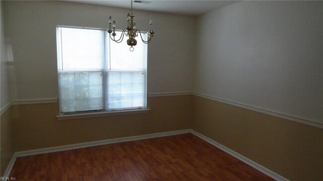 Building Photo - 525 Great Park Dr
