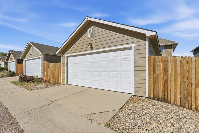 Building Photo - $2,245.95, 3 Beds - 3.5 Bath, Single Family Home in Colorado Springs with 2-Car Detached Garage!