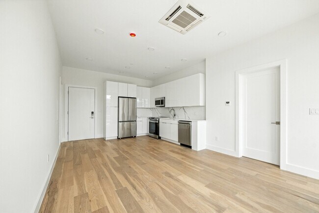 Building Photo - 38 Hichborn St