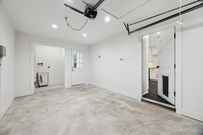 Building Photo - 4148 Bissonnet St