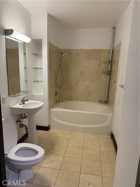 Building Photo - 388 E Ocean Blvd