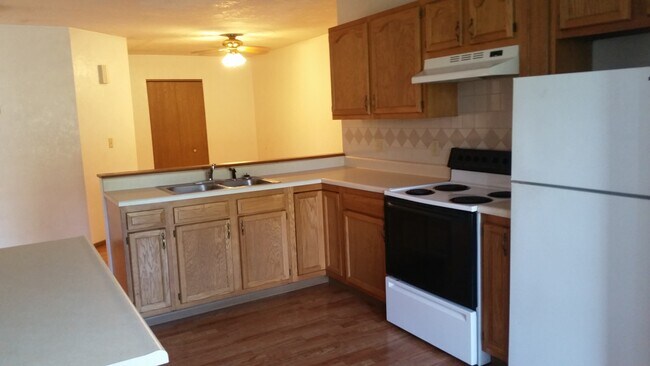 Building Photo - 142 Homestead Ln