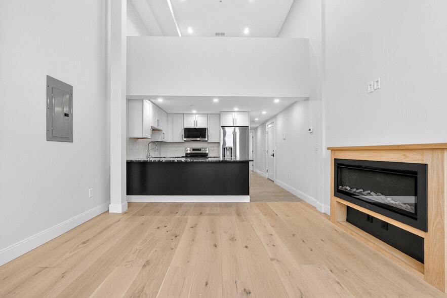 Building Photo - 151 Belmont St