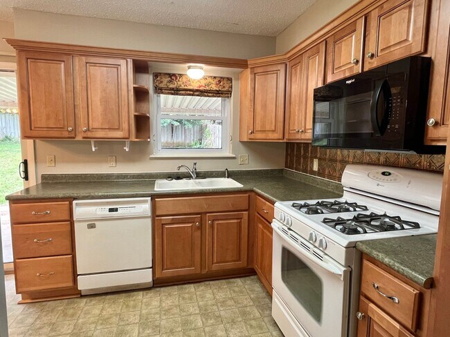 Building Photo - Cute 3 bed 1.5 Bath in Midwest City
