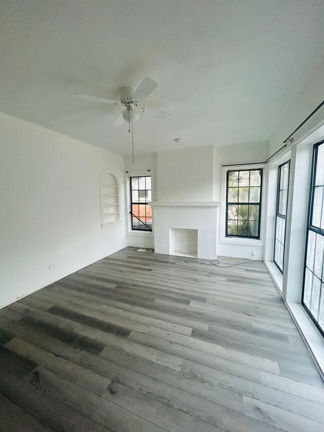 Primary Photo - Perfect 1 bedroom location