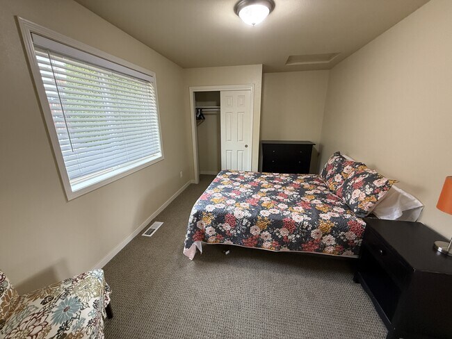 Building Photo - 165 Coral St