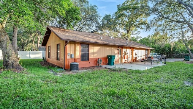 Building Photo - 1800 Poinsettia Ave