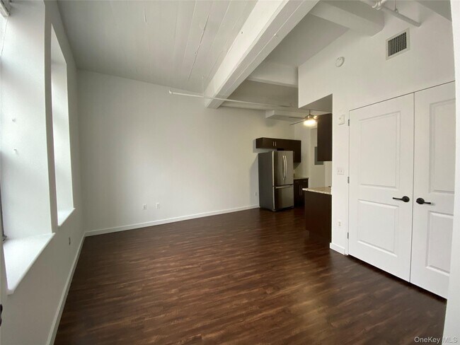 Building Photo - 2 Mill St