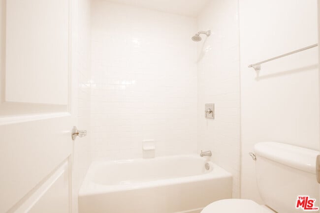 Building Photo - 11640 Woodbridge St