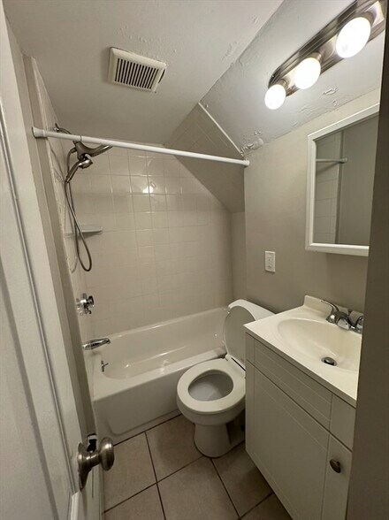 Building Photo - 145 Charles St