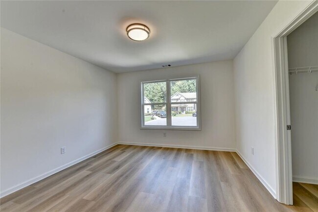 Building Photo - 9135 Fox Trail Ln