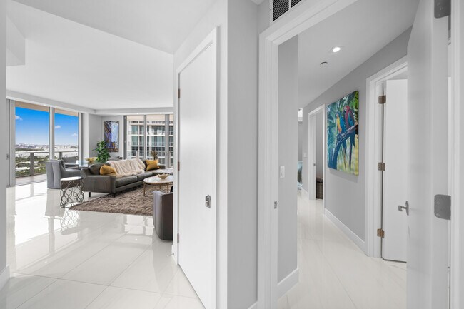 Building Photo - 3100 N Ocean Dr
