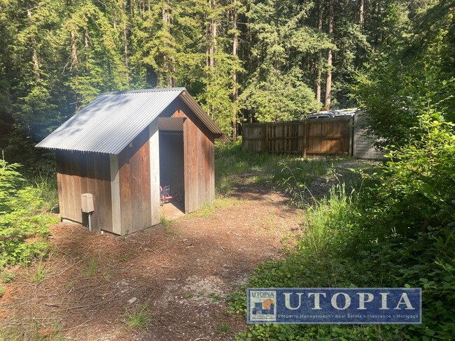 Building Photo - Gorgeous 4-bedroom, 2-bathroom Forest Lake Home with Deck, Office & Scenic Redwood Views