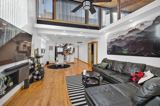 Building Photo - 4491 Crystal Lake Dr