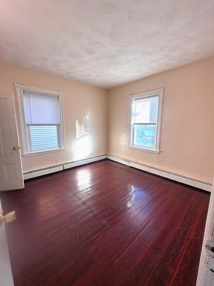 Building Photo - 6 Young Ave