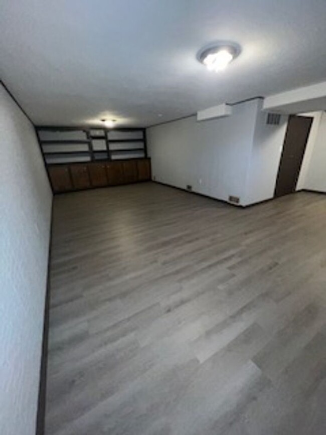 Building Photo - 3 Bedroom House for Rent