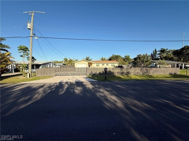 Building Photo - 141 Schneider Dr