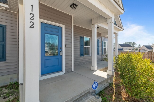 Building Photo - 3 bedroom 2 bathroom with a bonus room