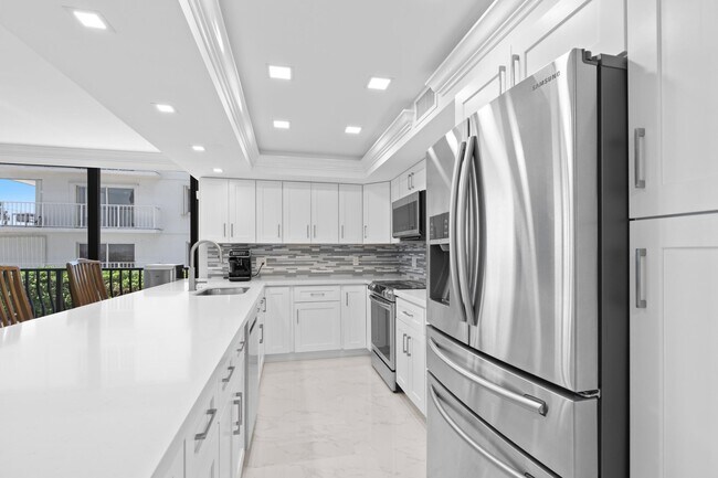 Building Photo - 4000 S Ocean Blvd