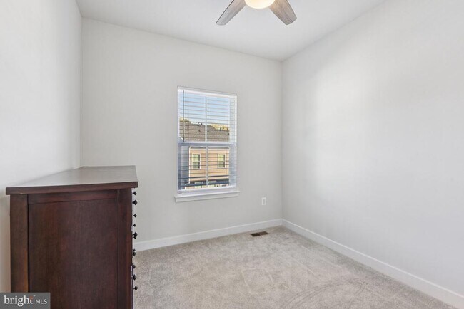 Building Photo - 133 Woodgate Cir