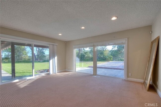 Building Photo - 16612 Park Ln Cir