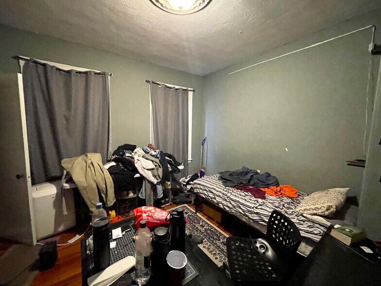 Building Photo - 12 Bucknam St