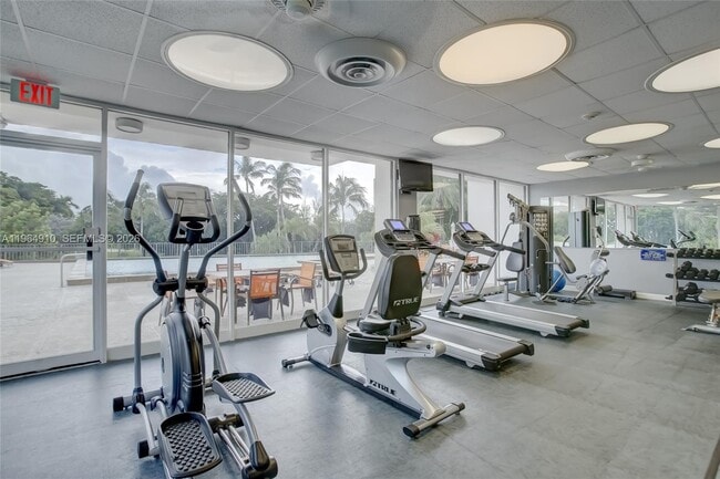 Building Photo - 3375 N Country Club Dr