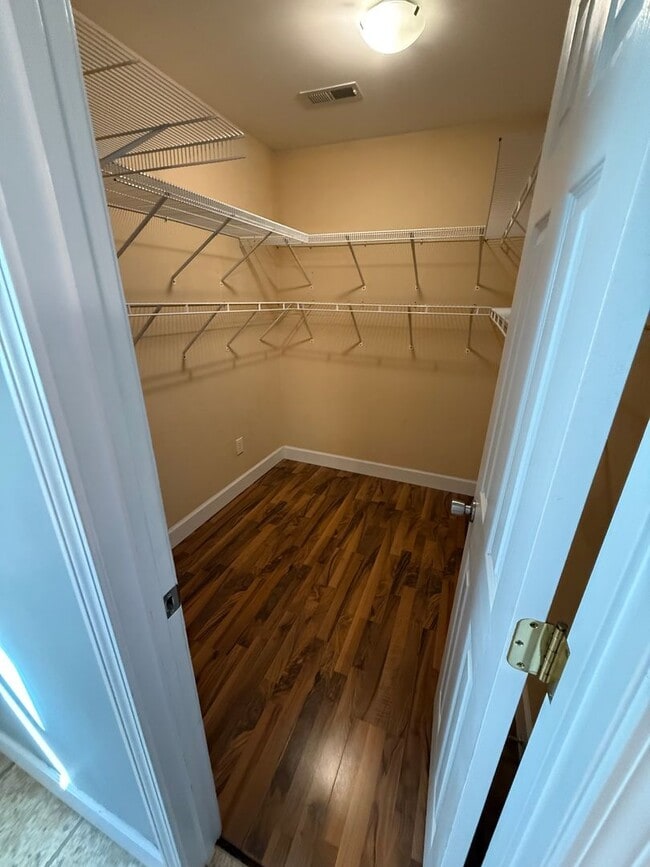 Building Photo - Beautiful 3 Bedroom