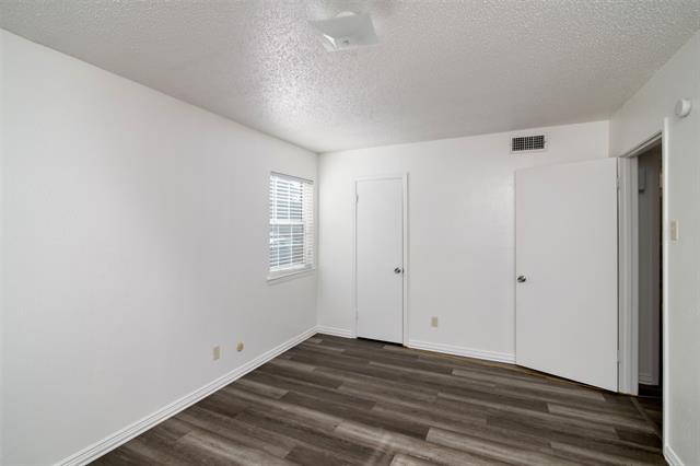 Building Photo - 7048 Glenview Dr