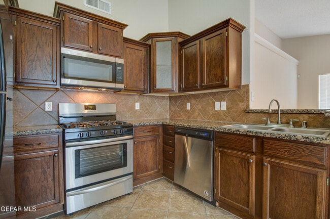 Building Photo - 14299 Desert Point Dr