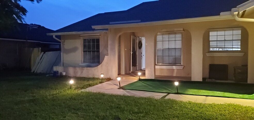 Building Photo - 2665 Bay Leaf Dr