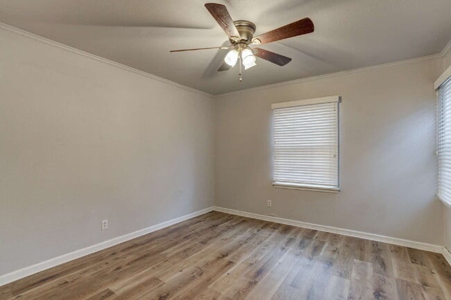 Building Photo - MOVE IN SPECIAL: FIRST FULL MONTH FREE