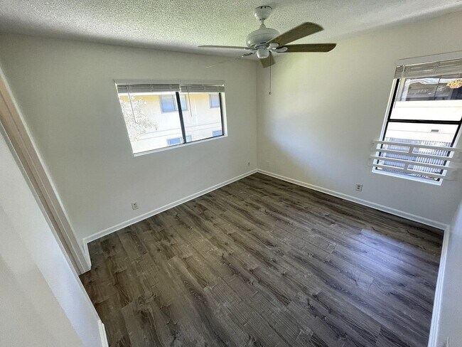 Building Photo - Maui Gardens Unfurnished 1BR/1BA End Unit Available