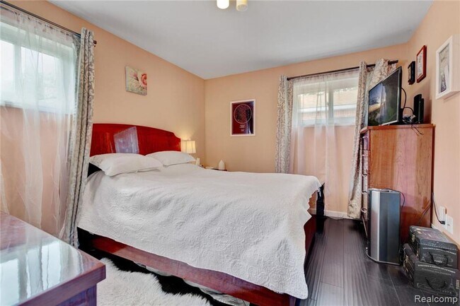 Building Photo - Beautiful Home in Dearborn Heights