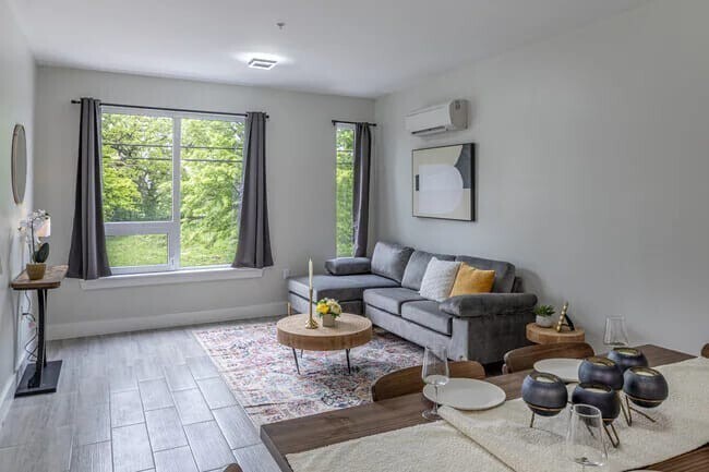 Building Photo - 130 Ellis Ave