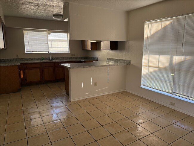 Building Photo - 2114 W Greens Rd