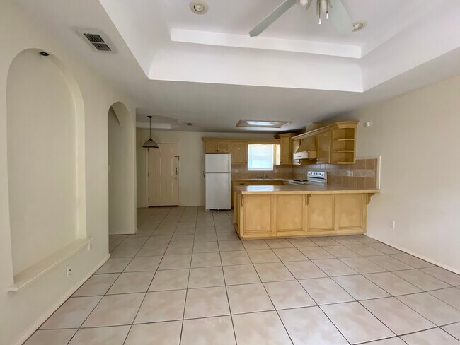 Building Photo - 3022 Carson St