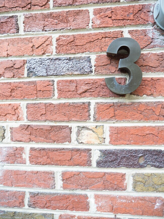 Building Photo - 8007 Garland Ave