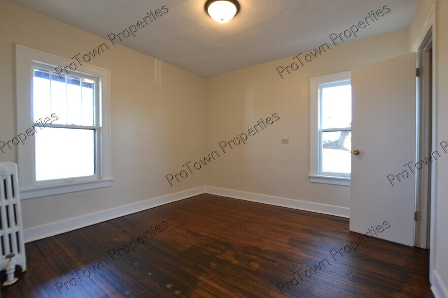 Building Photo - 757 Jasper St