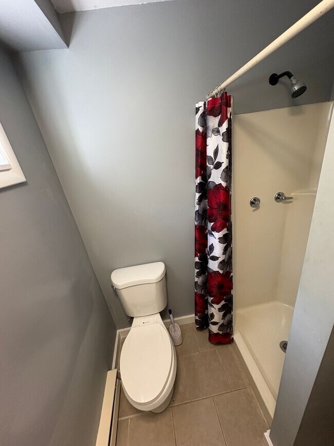 Building Photo - Charming 3 bedroom 2 bath in Porters Corner #