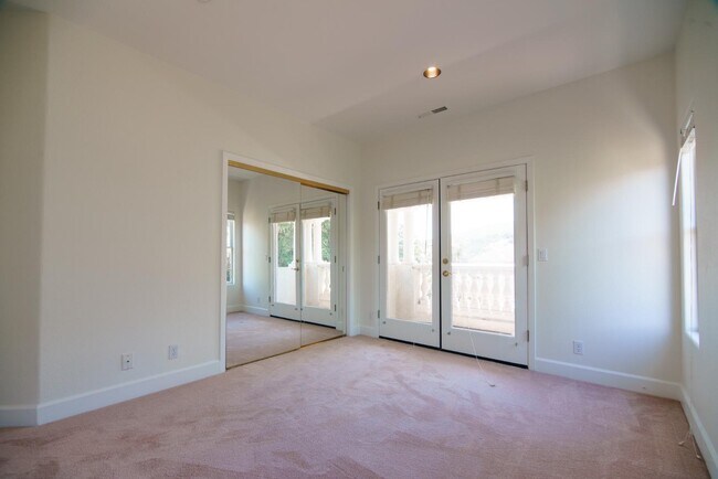 Building Photo - 26148 Legends Ct