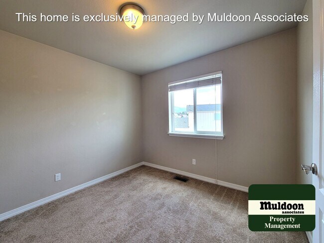 Building Photo - Charming 2-Story with Garden of the Gods V...