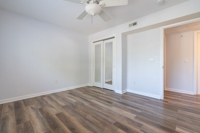 Building Photo - MOVE IN READY 2-bedroom in Virginia Beach!