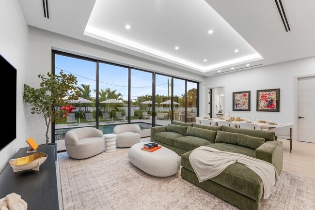 Building Photo - 220 S Swinton Ave