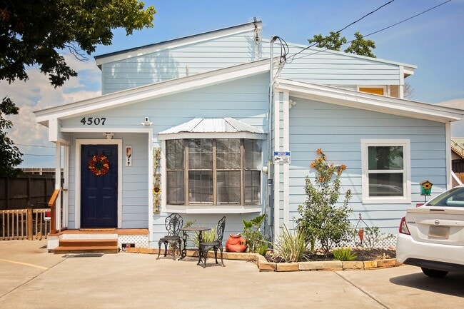 Building Photo - 4507 W Bayshore Dr